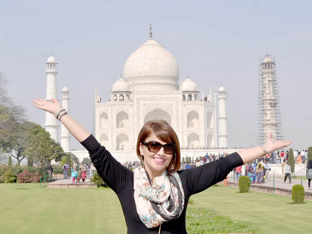taj mahal agra india same day tour by gatimaan express train with guide from Delhi